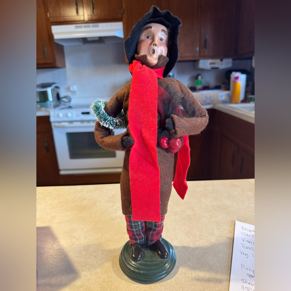Byers Choice Festive Caroler Figurine with Red Scarf Wreath Fruit Peddler 1998